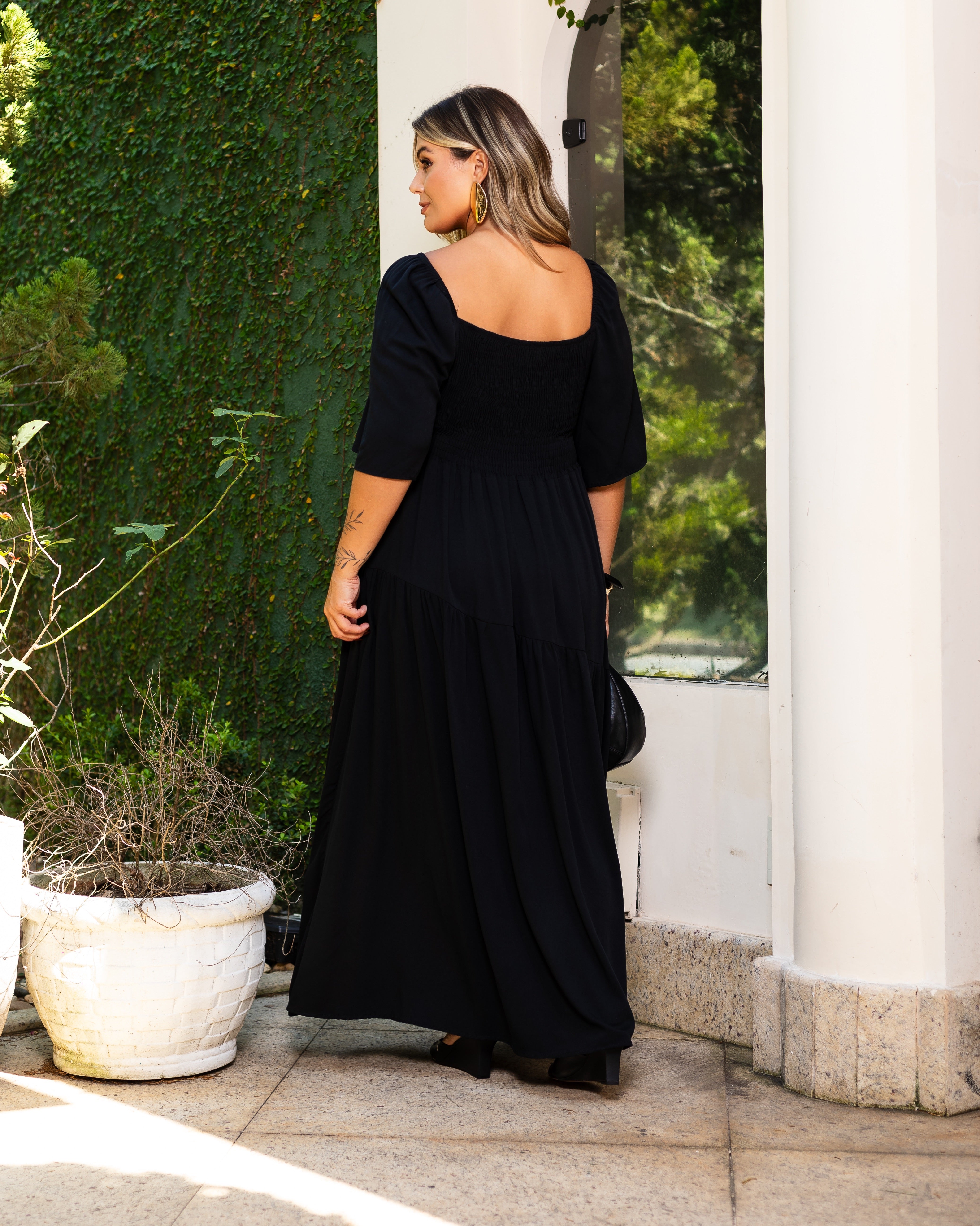 Vestido Longo Plus Size Elegance em Viscolinho Premium com Decote Estruturado