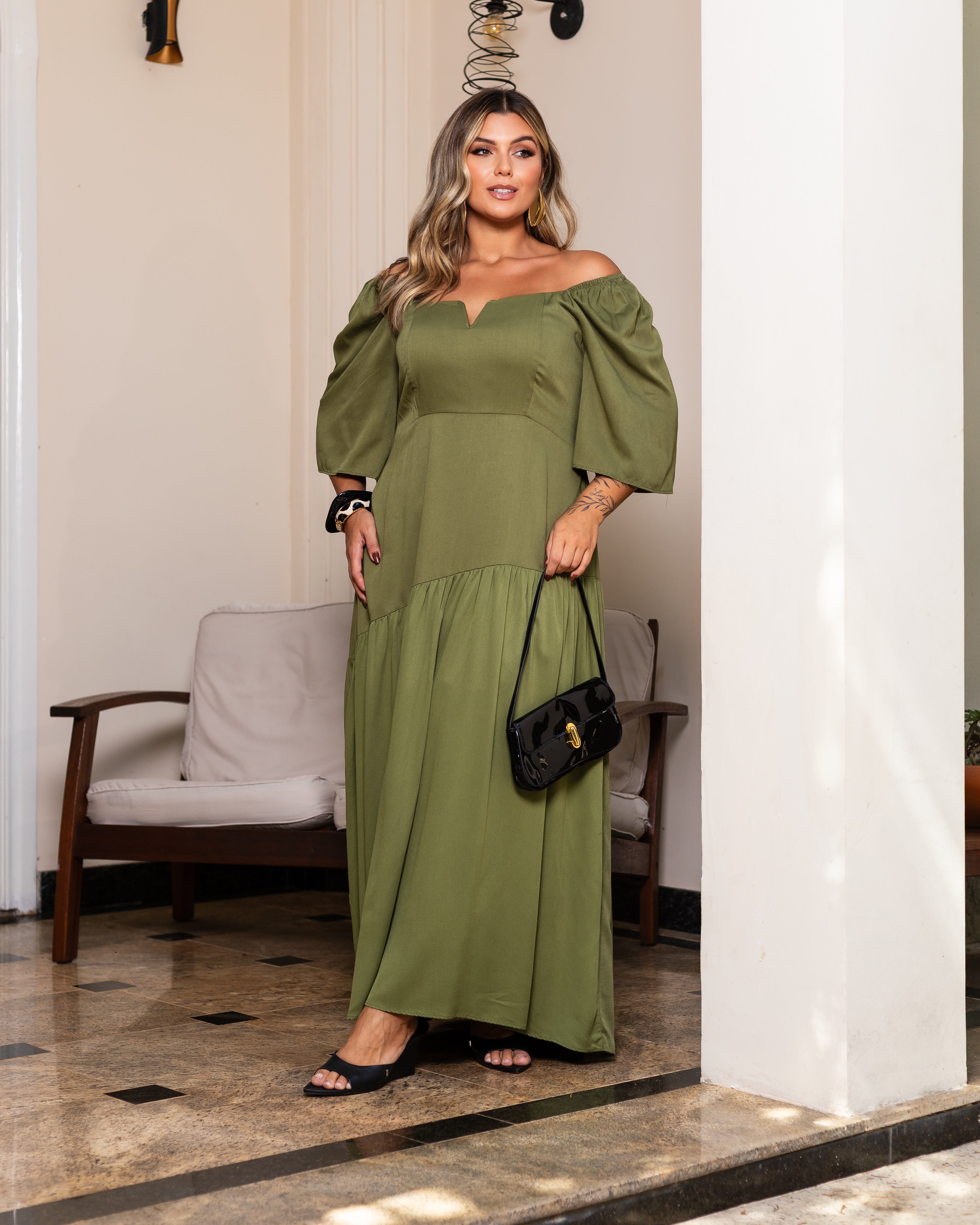 Vestido Longo Plus Size Elegance em Viscolinho Premium com Decote Estruturado