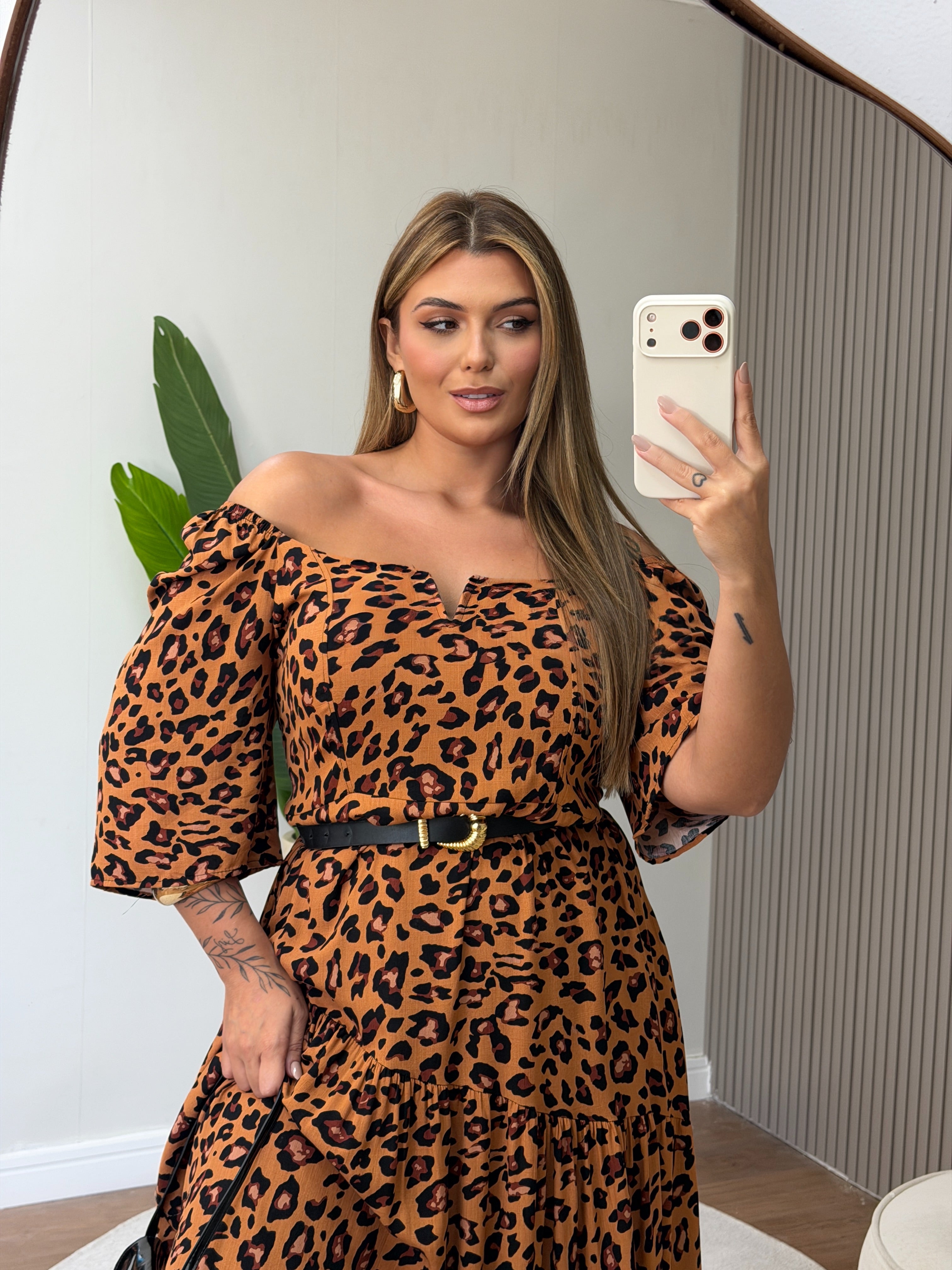 Vestido Longo Plus Size Elegance em Viscolinho Premium com Decote Estruturado