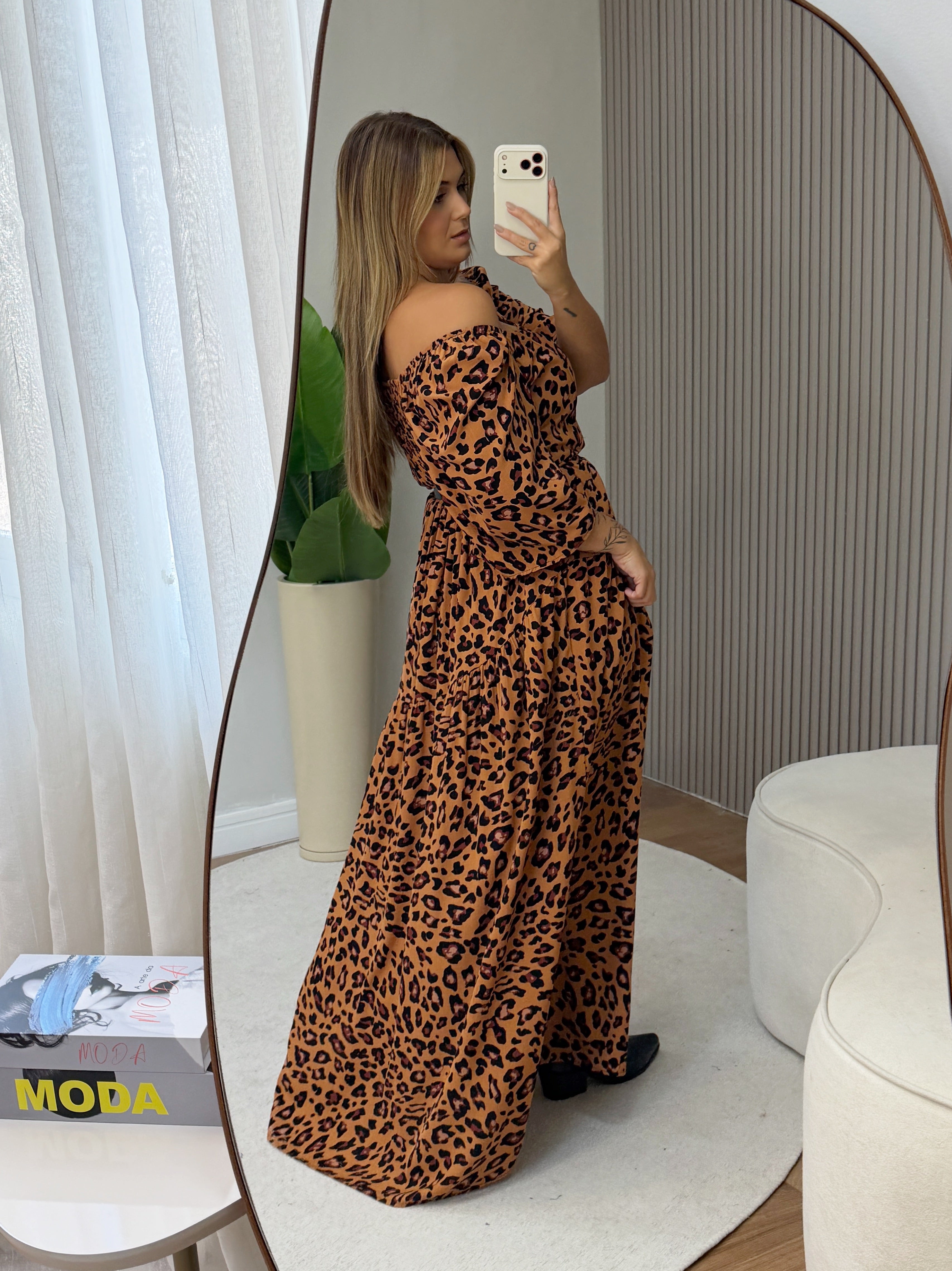 Vestido Longo Plus Size Elegance em Viscolinho Premium com Decote Estruturado