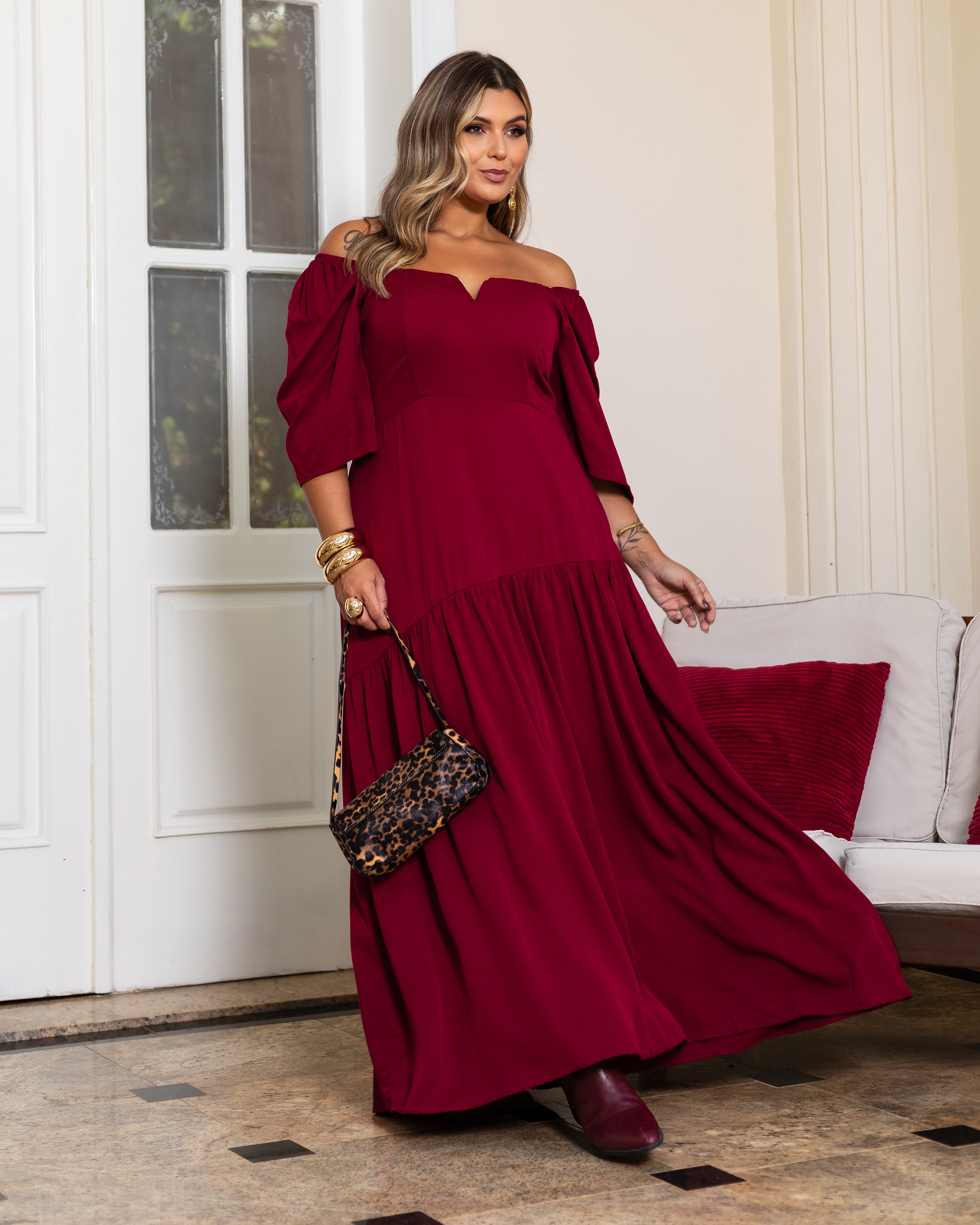 Vestido Longo Plus Size Elegance em Viscolinho Premium com Decote Estruturado