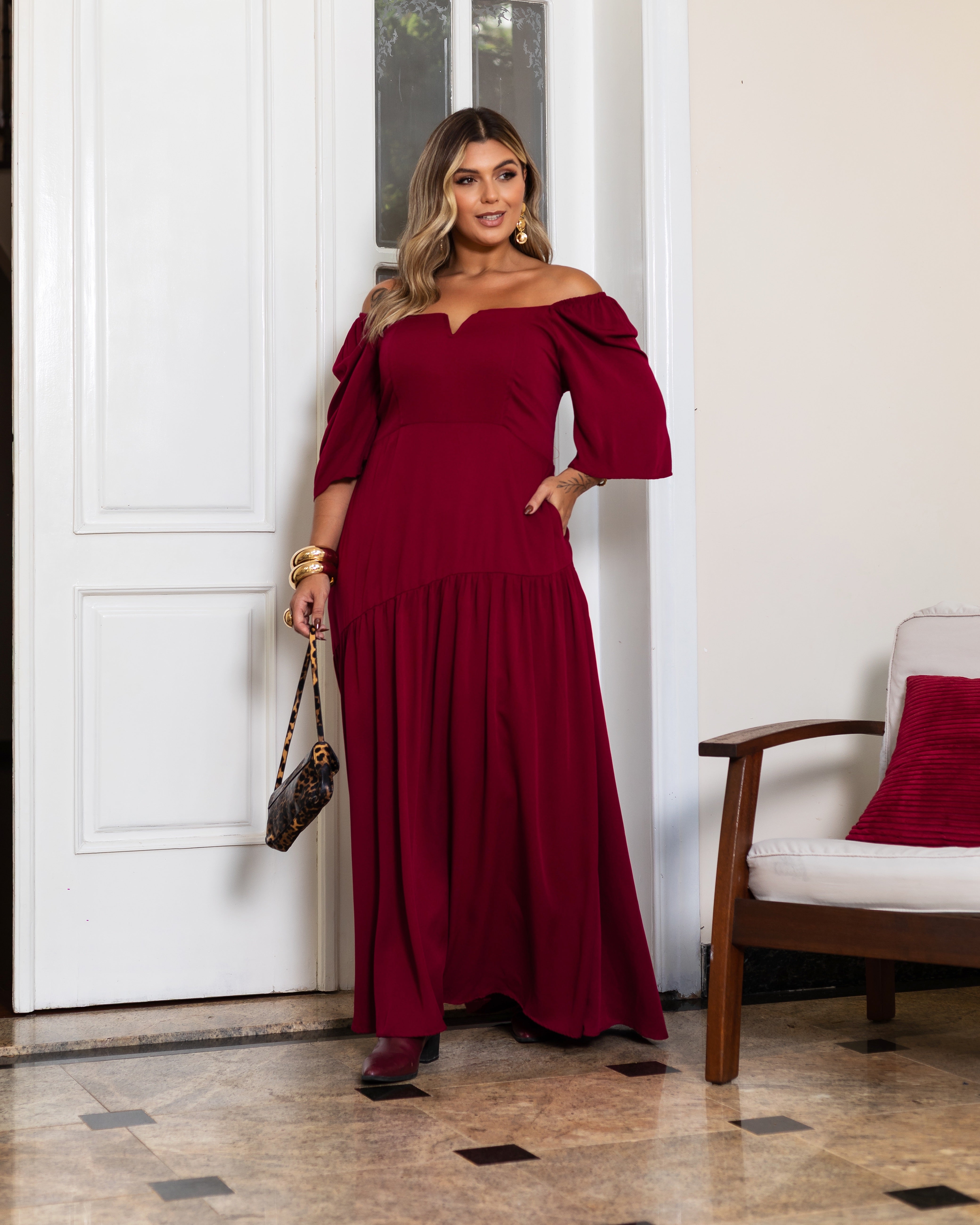 Vestido Longo Plus Size Elegance em Viscolinho Premium com Decote Estruturado
