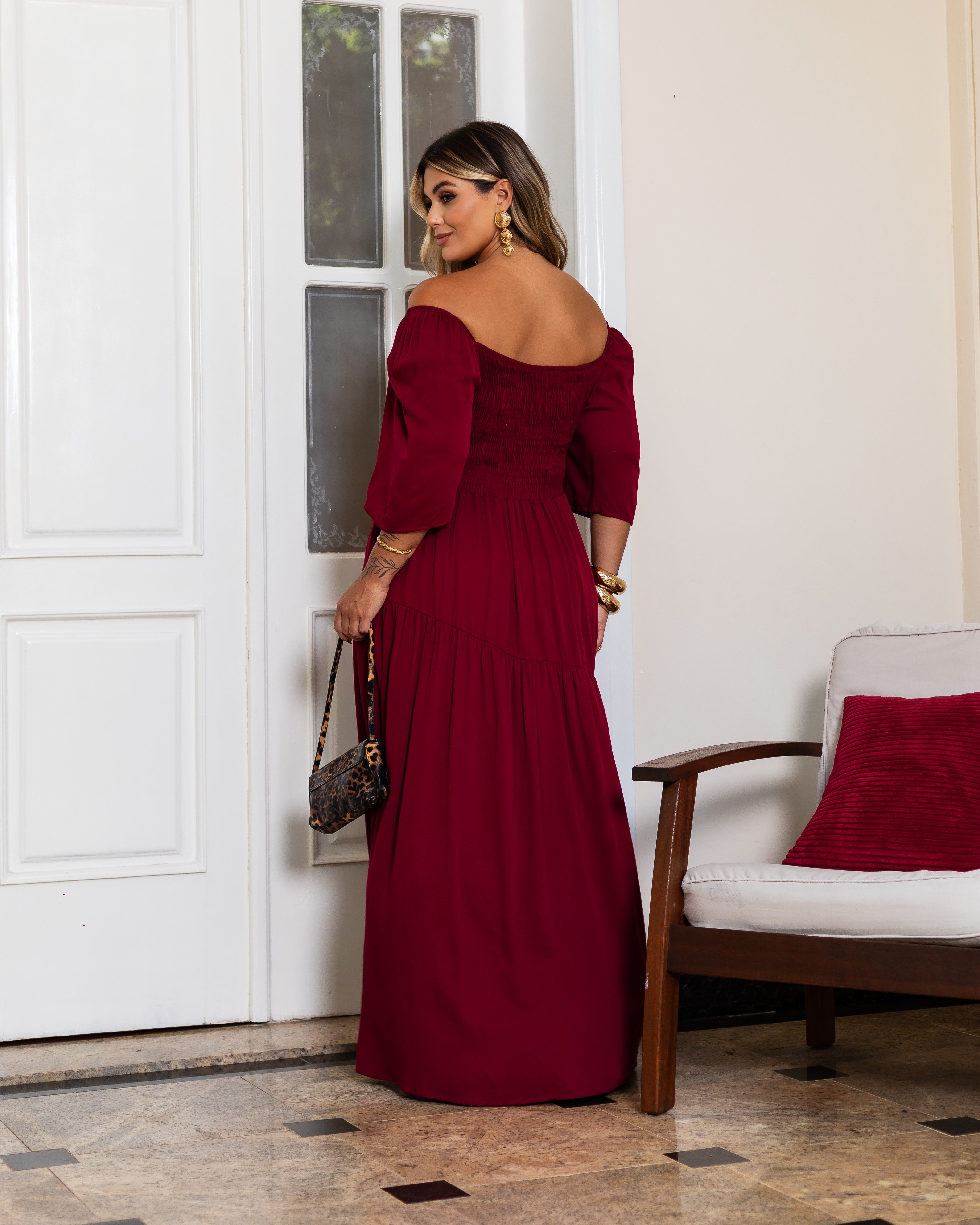 Vestido Longo Plus Size Elegance em Viscolinho Premium com Decote Estruturado