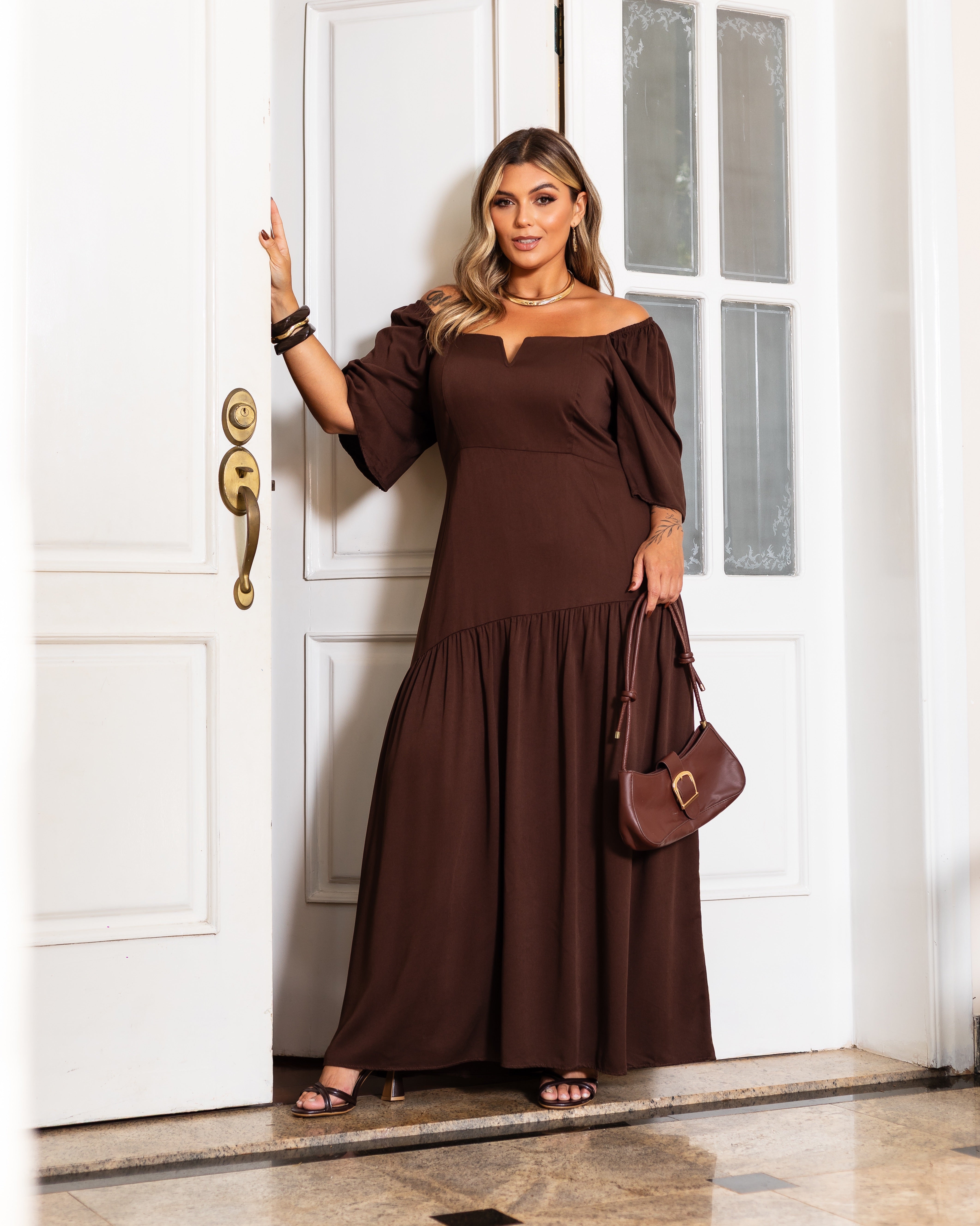 Vestido Longo Plus Size Elegance em Viscolinho Premium com Decote Estruturado