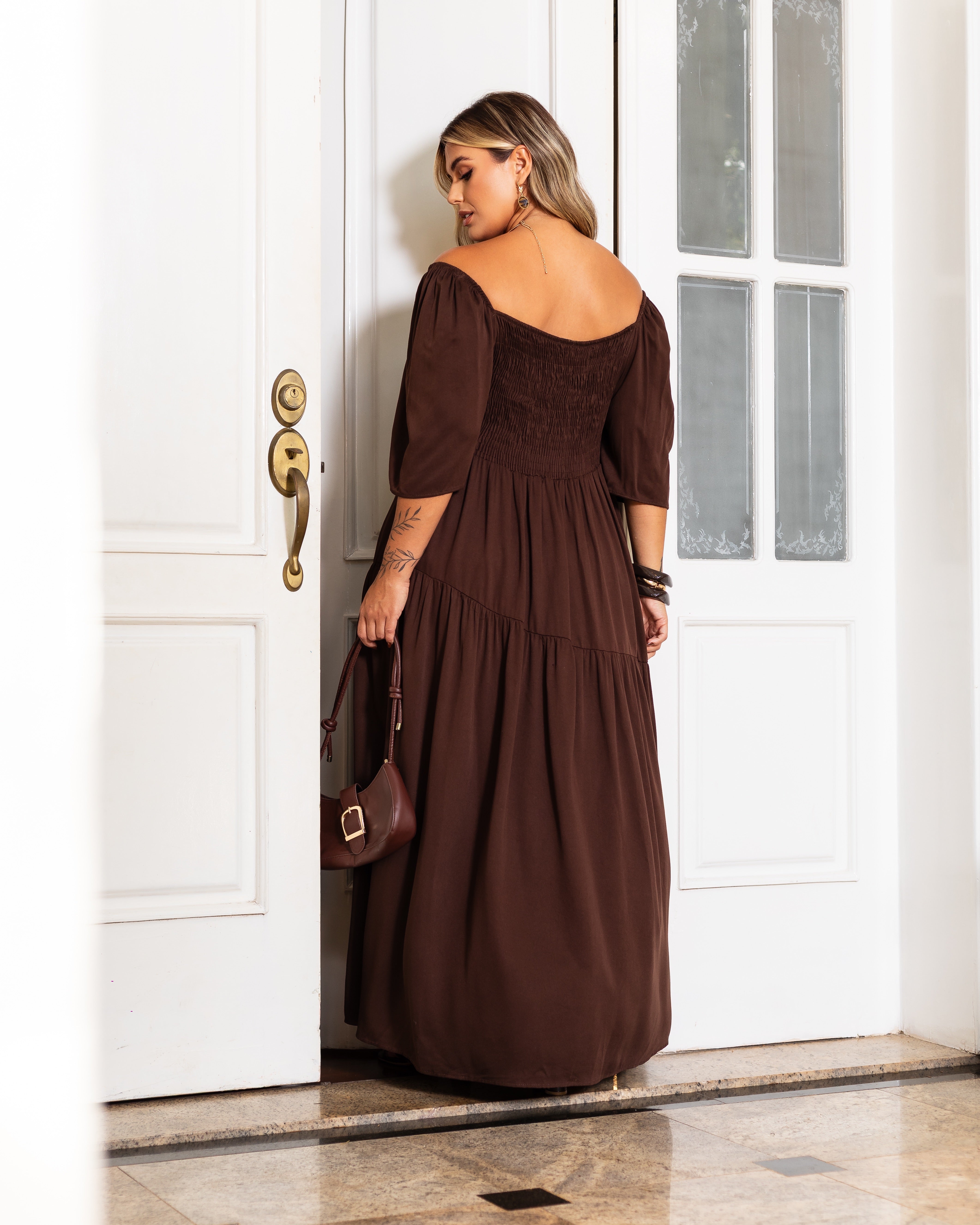 Vestido Longo Plus Size Elegance em Viscolinho Premium com Decote Estruturado