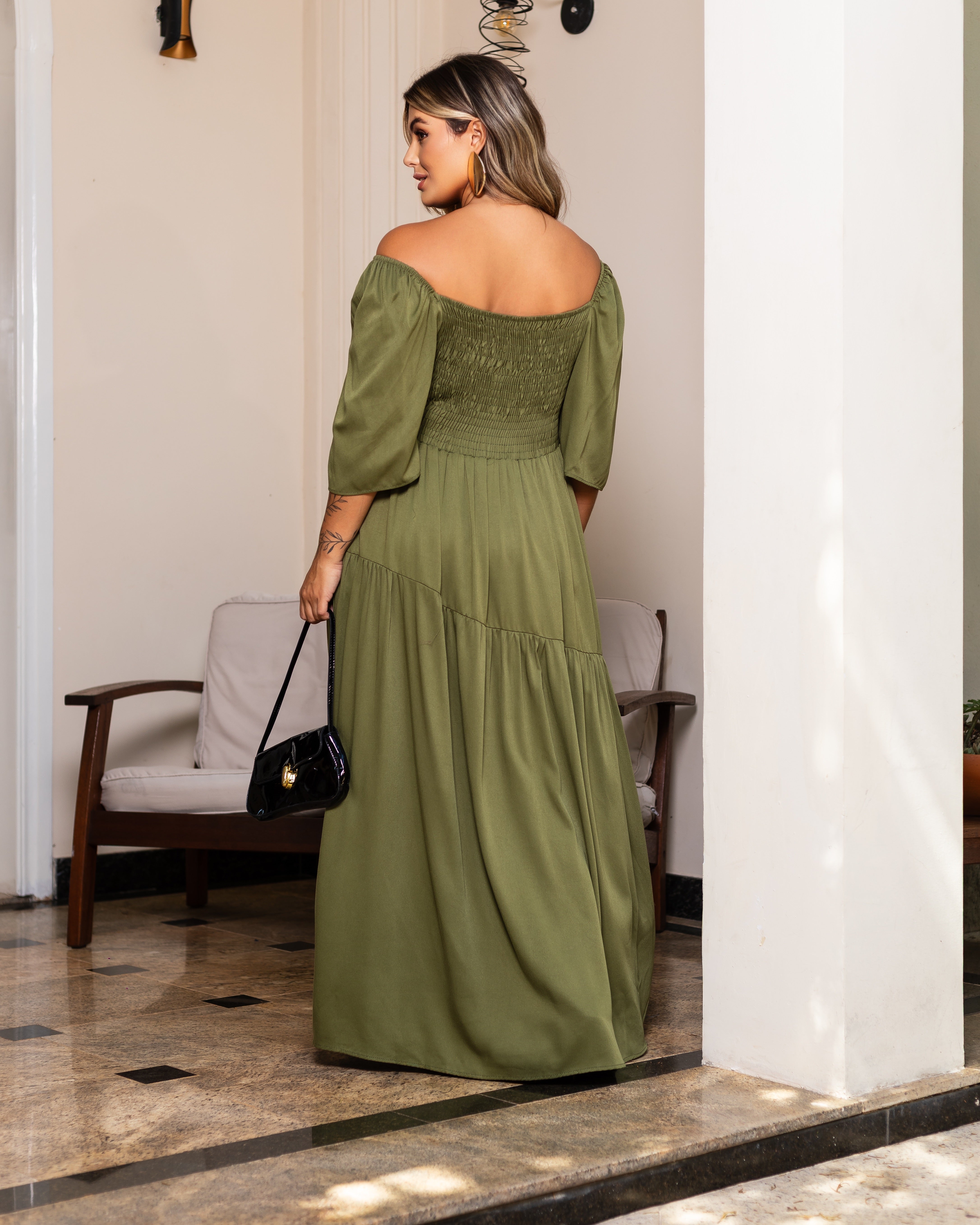 Vestido Longo Plus Size Elegance em Viscolinho Premium com Decote Estruturado